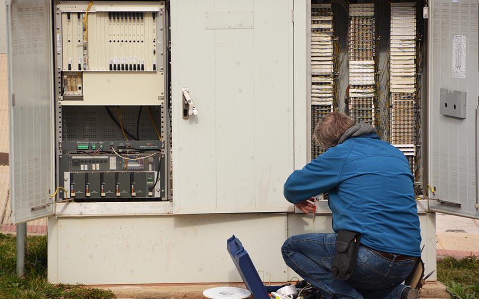 je recherche un électricien Angicourt