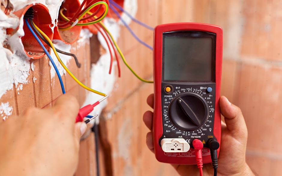 je recherche un électricien Angicourt